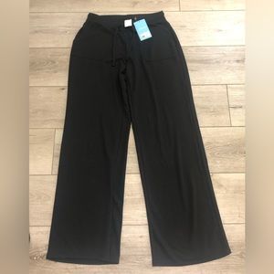 Yummie Brand. Straight leg lounge pants with pockets. Super soft! New with tags!